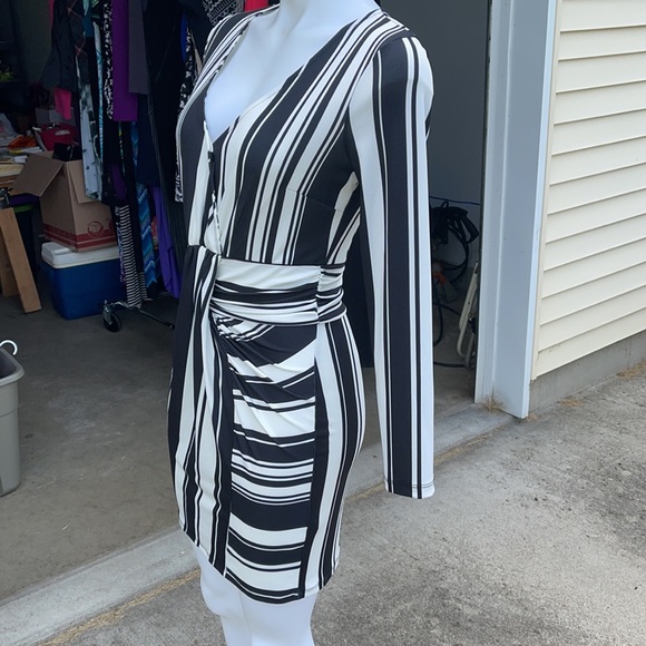 Venus  long sleeved dress size XS - Picture 2 of 5